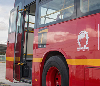 Bus rojo de transmilenio- Enel X